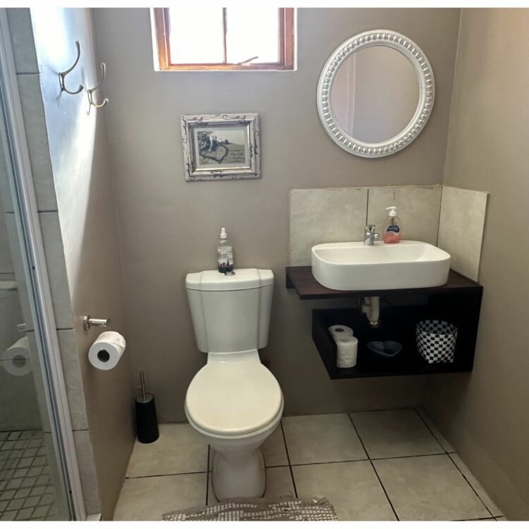 Room 2 - Meerkat Cottage